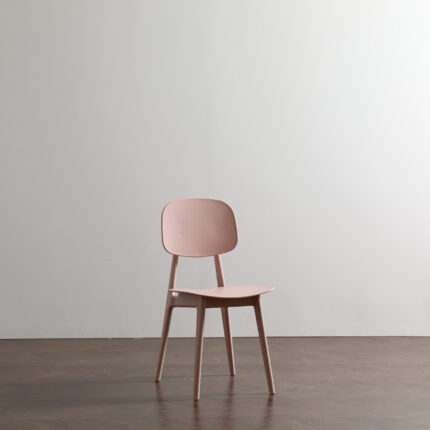 Lollie Dining Chair – Kenyamanan Esensial untuk Setiap Ruang. 
