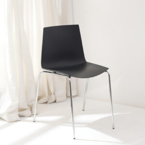 Haru Dining Chair Hitam – Kenyamanan & Elegansi Modern Kuat
