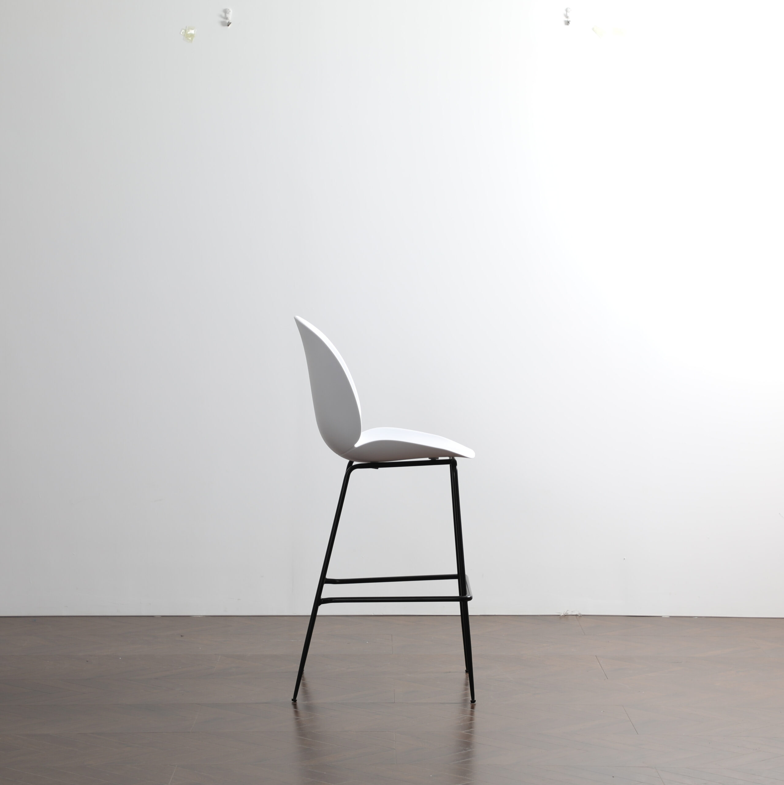 41a8be84-b14d-41f0-92fa-6fe3096a2a39-scaled-1.jpg Avoya Plano Bar Stool – Stylish Design for Ultimate Comfort - Image 4