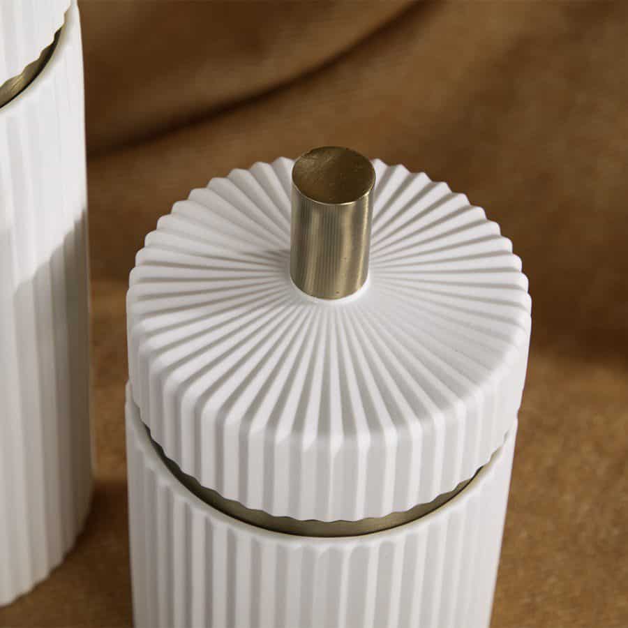 56d8a7d1-9ff1-4bcc-a75c-e13c565d823d.jpg Azzo and Vertrau Ceramic Decoration - Image 9