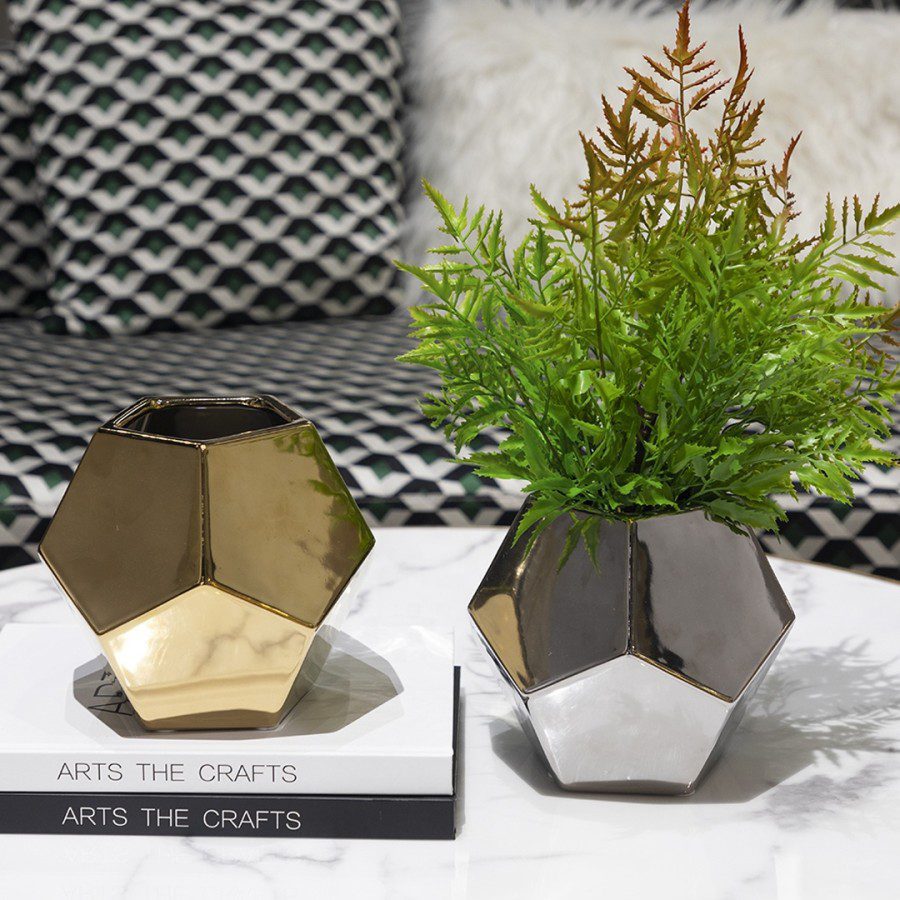 67d6e91e-14eb-4d3b-acef-22c31f5a4683.jpg Gaspard Gold Vase – Timeless Luxury Home Decor Masterpiece - Image 3