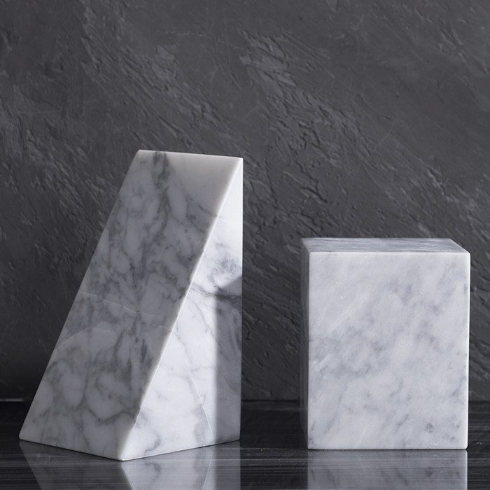 6856c19e-d7b4-45ad-b1b9-e7cc664f8073.png.jpg Chilton Bookend – Timeless Luxury and Elegant Organization - Image 5