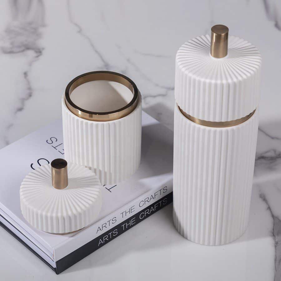 6bbf5a55-bb87-46c4-97a1-b24b9f273017.jpg Azzo and Vertrau Ceramic Decoration - Image 8