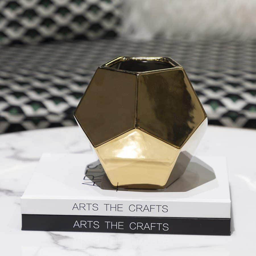 7e88ecb6-e5d0-4008-9990-165a7f80657a.jpg Gaspard Gold Vase – Timeless Luxury Home Decor Masterpiece - Image 4