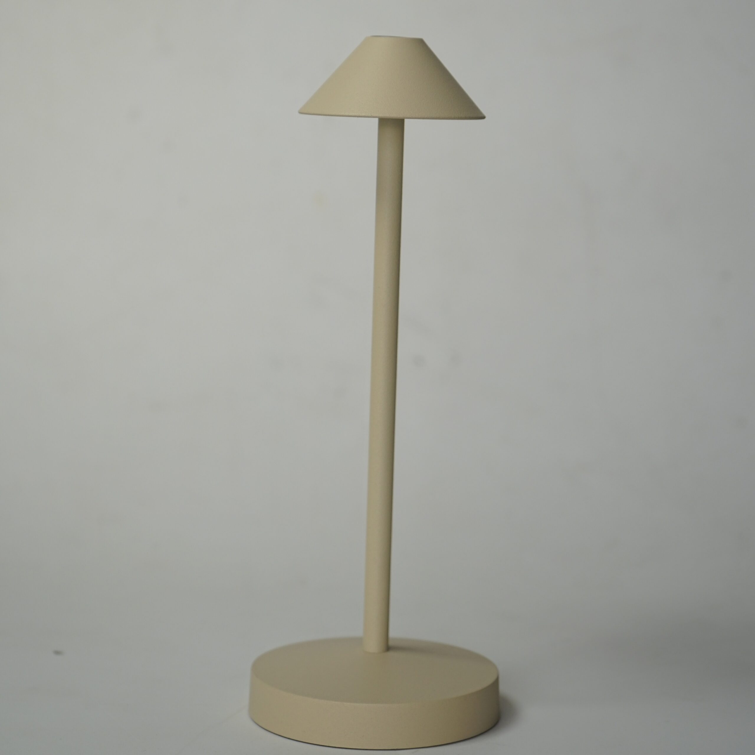 DSC05467-1-scaled-1.jpg Fletta Table Lamp Cream – Ambient Lighting with Modern Pride - Image 2