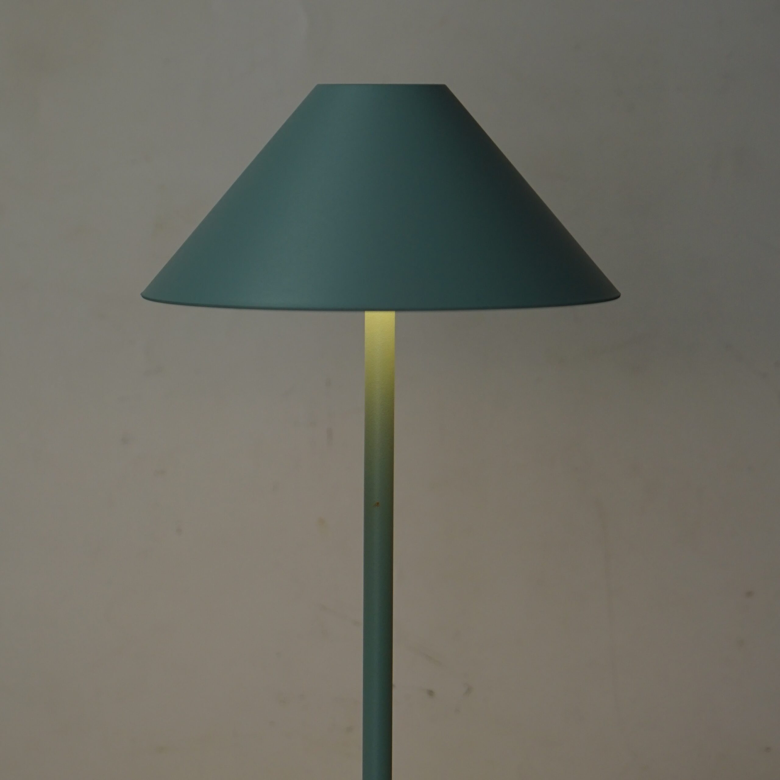 DSC05473-1-scaled-1.jpg Pixa Table Lamp Green – Reliable Smart Lighting Solution - Image 2