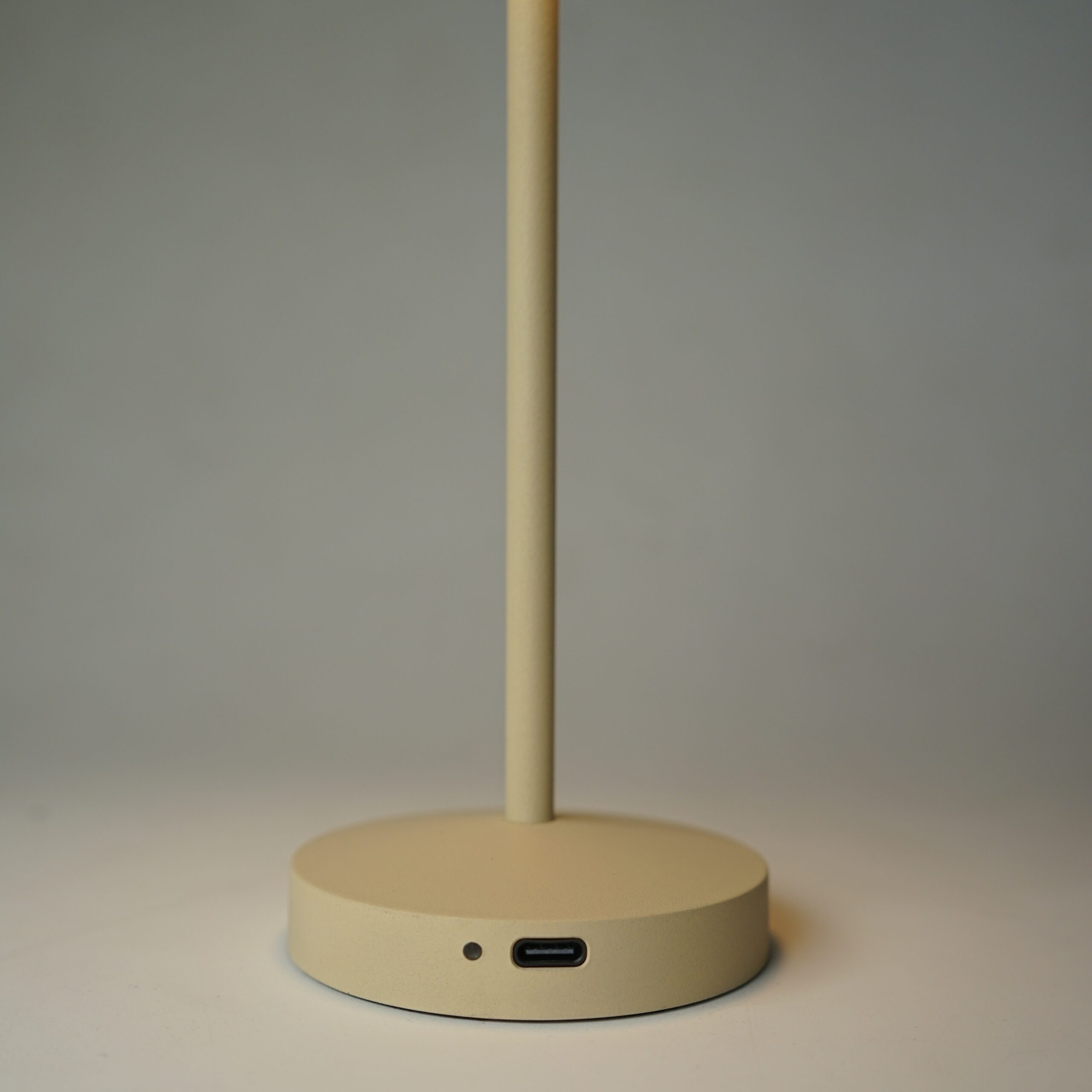 DSC05482-1-scaled-1.jpg Fletta Table Lamp Cream – Ambient Lighting with Modern Pride - Image 5