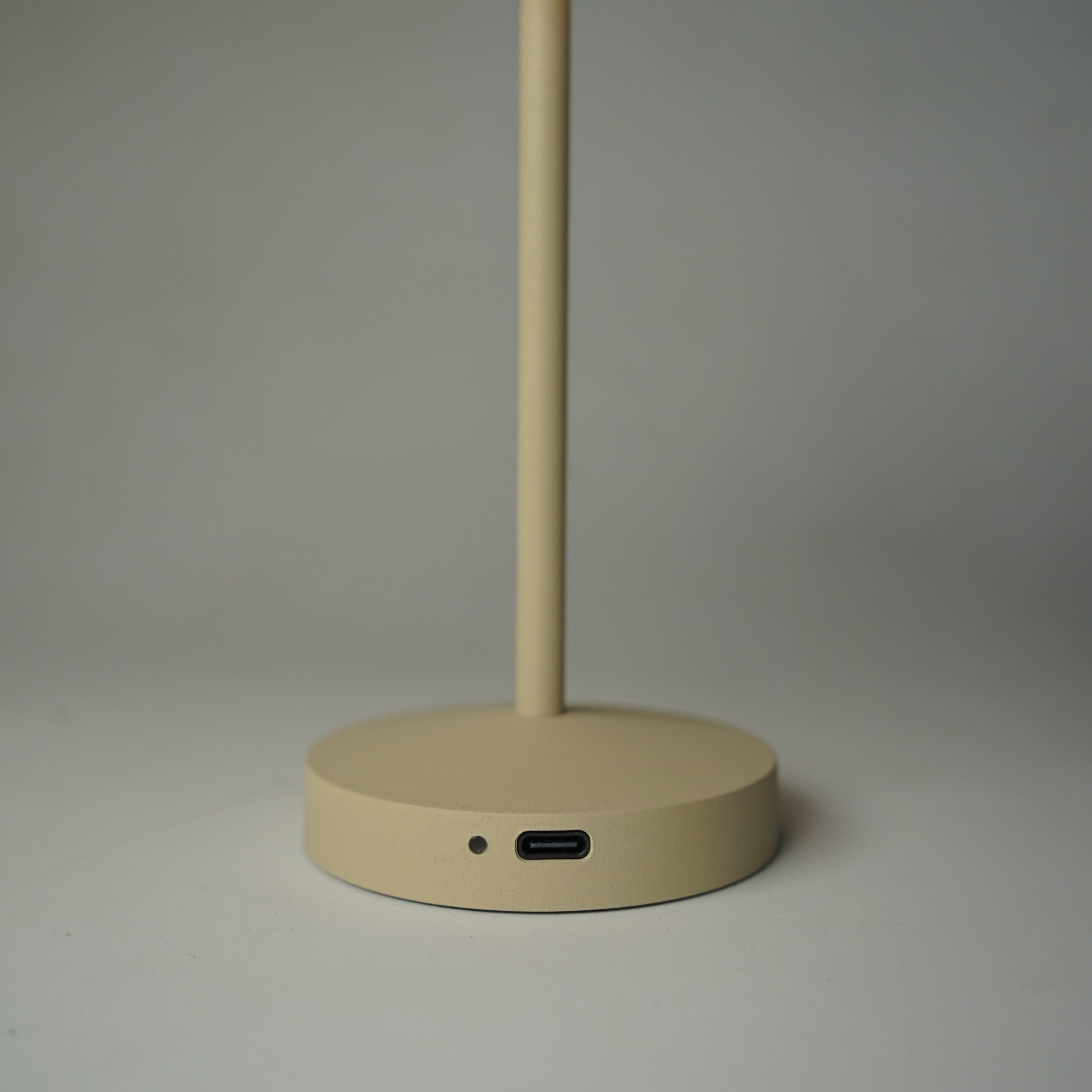 DSC05486-1-scaled-1.jpg Lynka Table Lamp Cream – Minimalist Warm Glow for Interiors - Image 5
