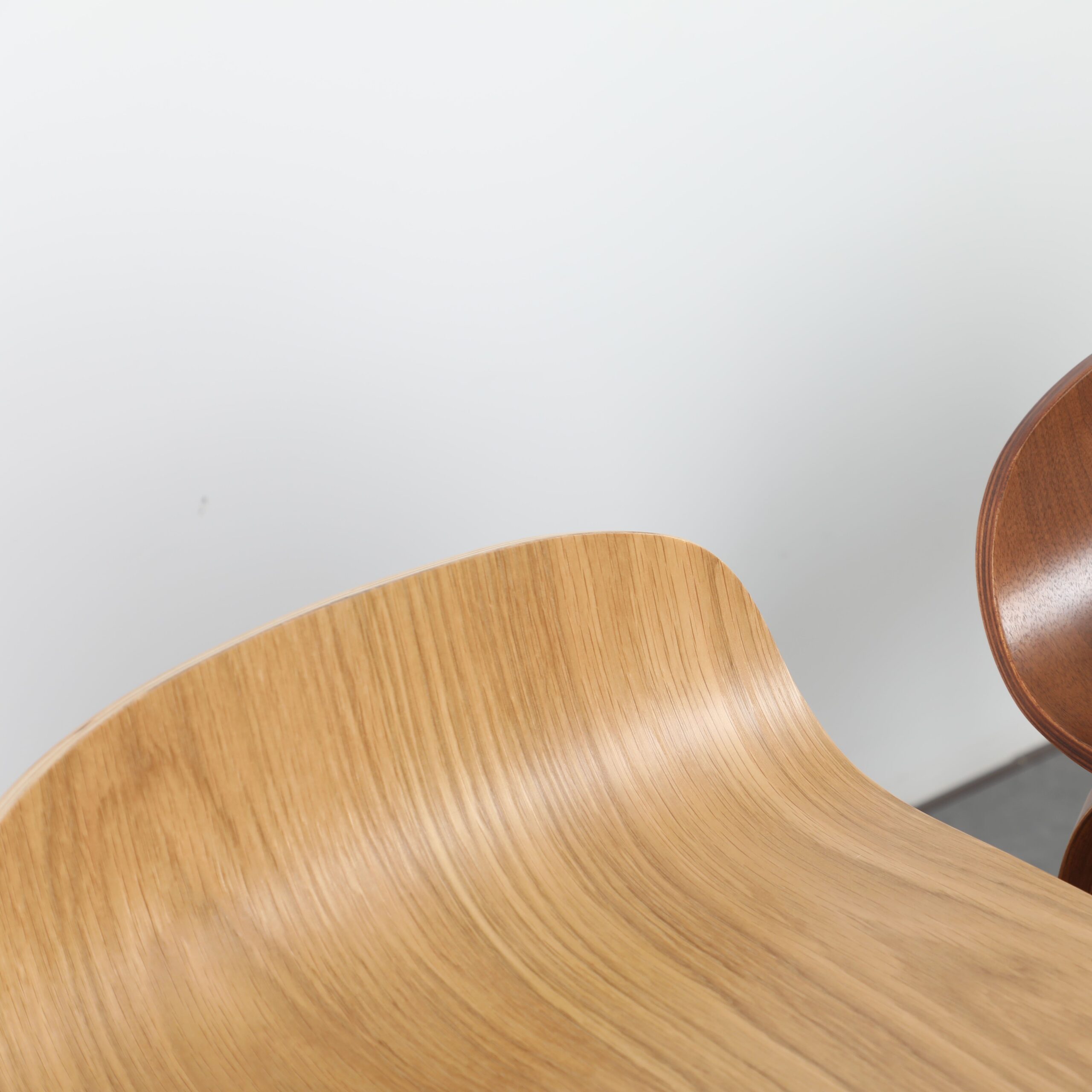 E64A2943-scaled-1.jpg Elura Bar Stool – Luxury Modern Seating for Stylish Comfort - Image 8