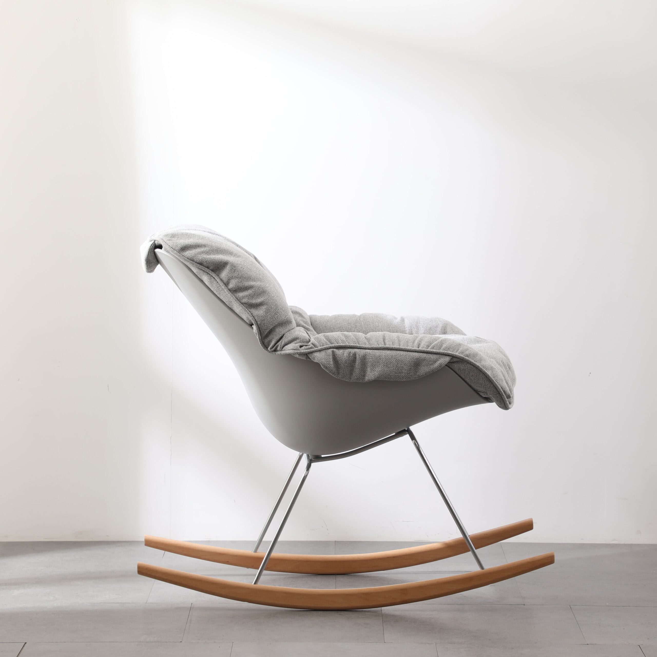 E64A7070-scaled-1.jpg Yumma Rocking Lounge Chair – Ultimate Luxurious Relaxation - Image 3