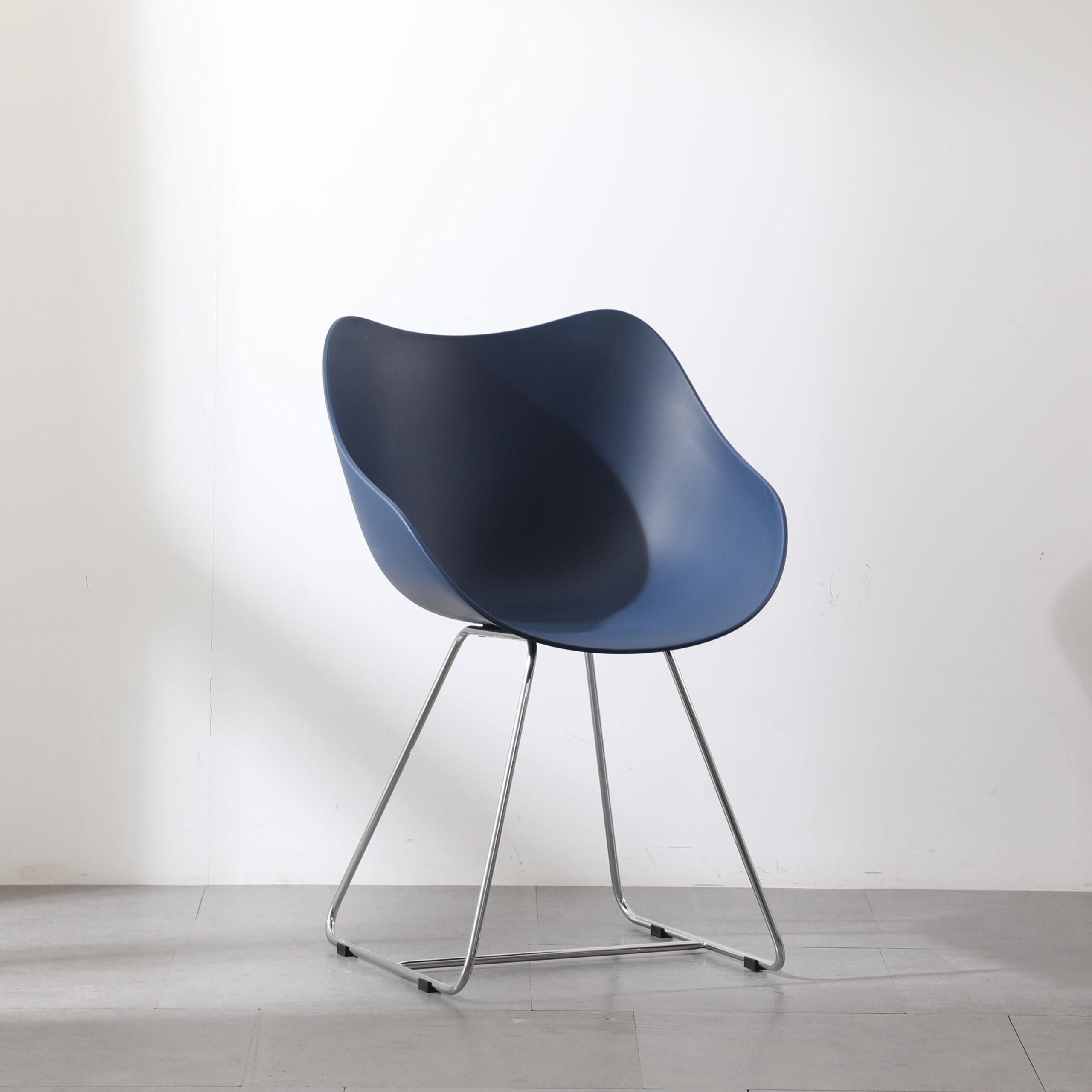 E64A7165_0000_E64A7173-scaled-1.jpg Himari Slide Dining Chair – Modern Dining Chair for Comfort - Image 2