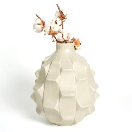 Fergie Ceramic Vase – Bold Statement Piece for Lasting Style