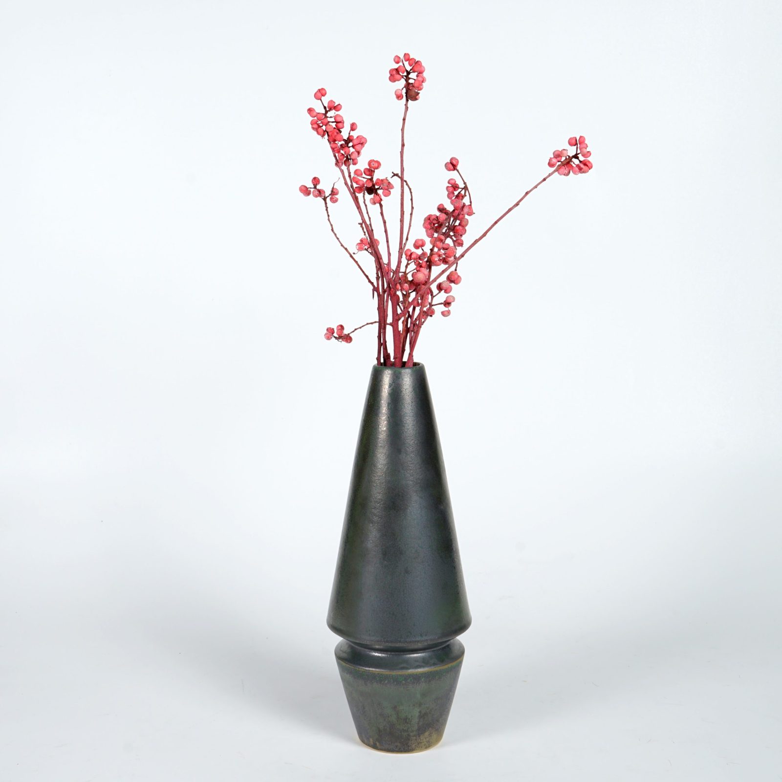HELLIO-2-CERAMIC-VASE-C33556L-scaled-scaled-1.jpg Hellio Ceramic Vas Bunga Dekorasi - Image 1
