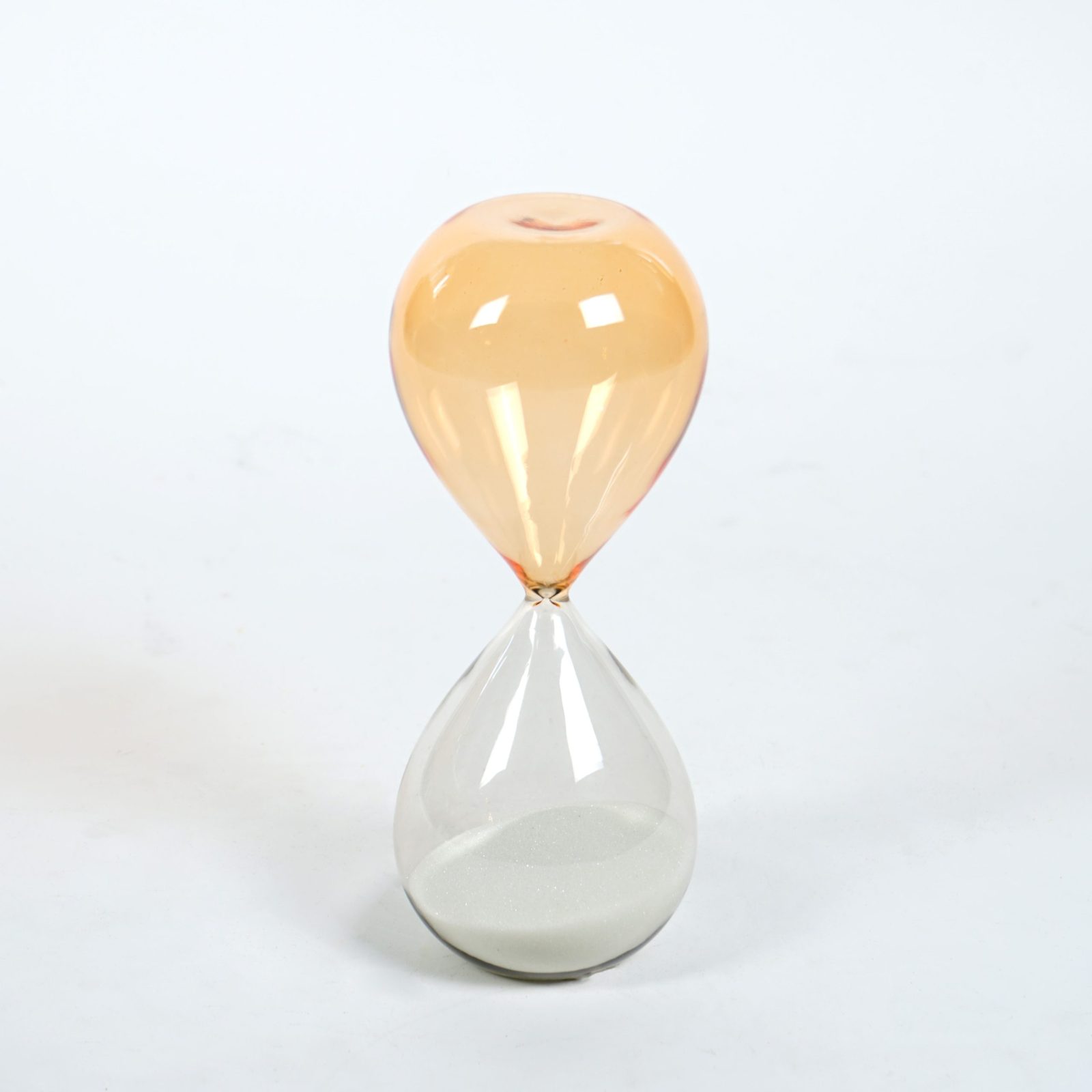ISAAC-COPPER-LARGE-GLASS-SAND-CLOCK-C30024O1-scaled-scaled-1.jpg Isaac Glass Sand Clock - Image 1