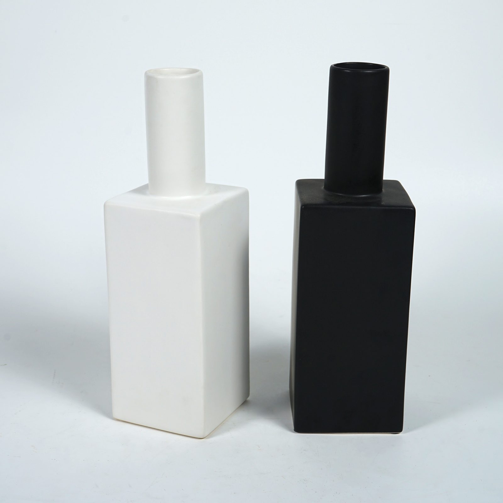 MITTE-BLACK-WHITE-CERAMIC-VASE-MULTIPLE-SKU-Copy-scaled-1.jpg Mitte Set Ceramic Vase - Image 2