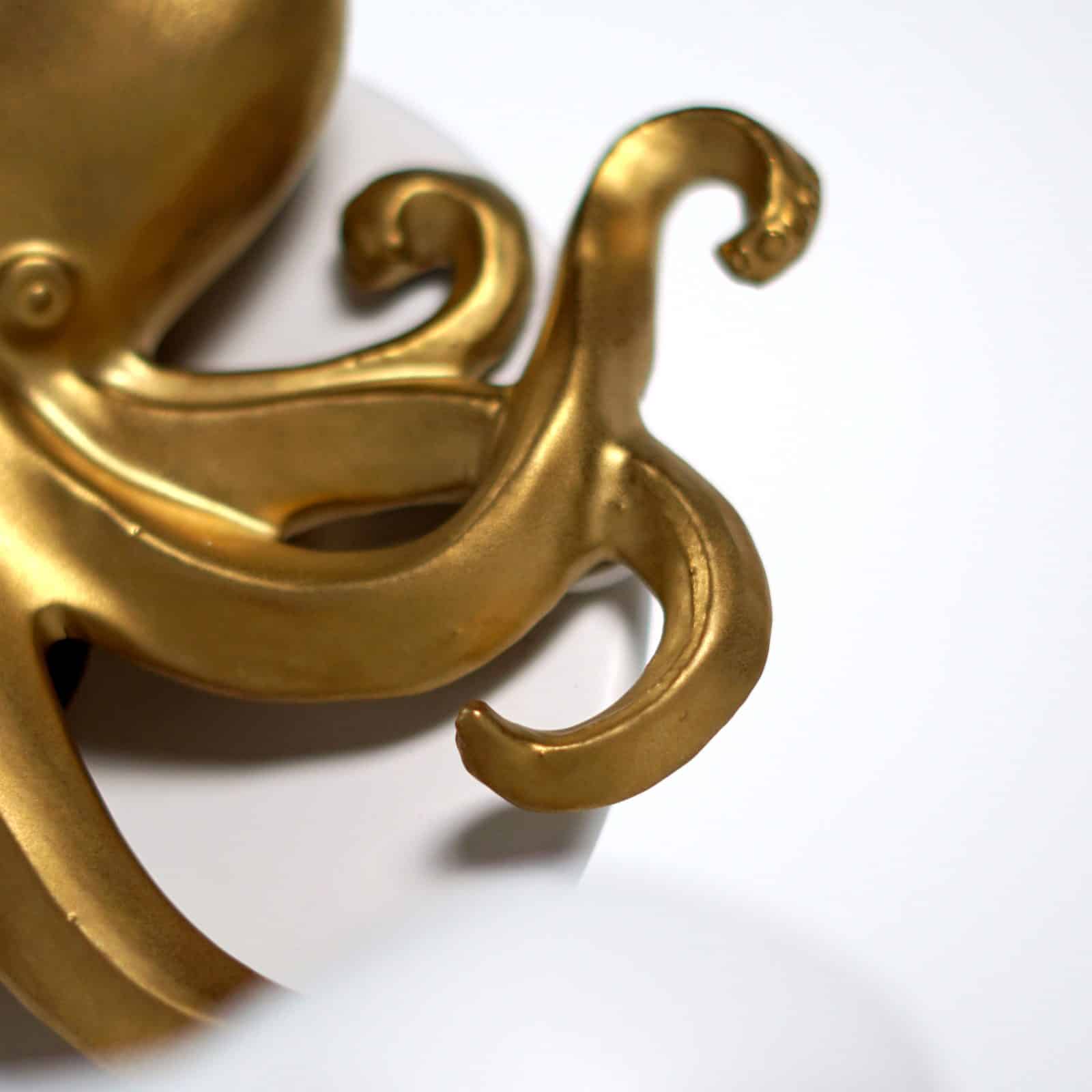 TINTENFISCH-GOLD-DETAIL-CERAMIC-STATUE-C33524J2-scaled-1.jpg Tintenfisch Ceramic Decoration - Image 4