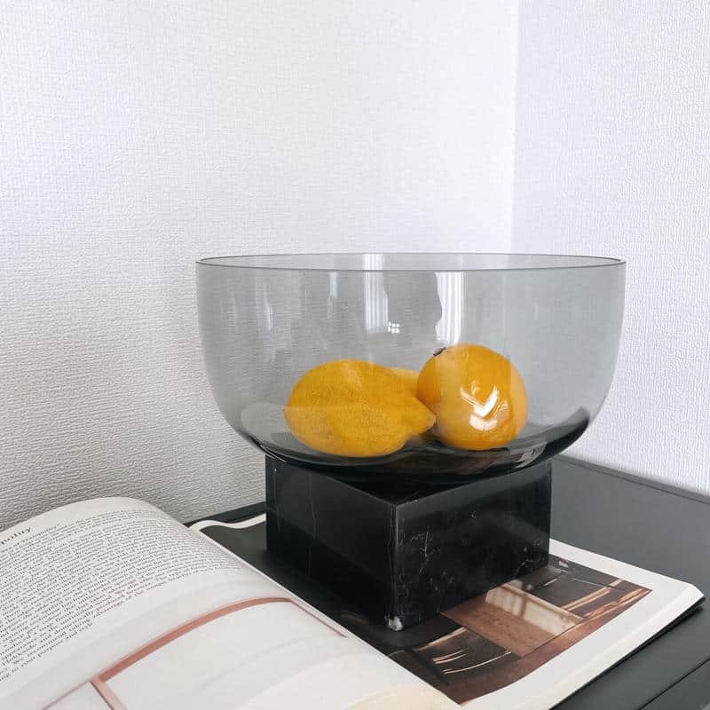 WhatsApp-Image-2021-12-09-at-10.02.21-1.jpeg Rubens Wide Black Base Glass Decoration Vase With Black Marble Stand - Image 1