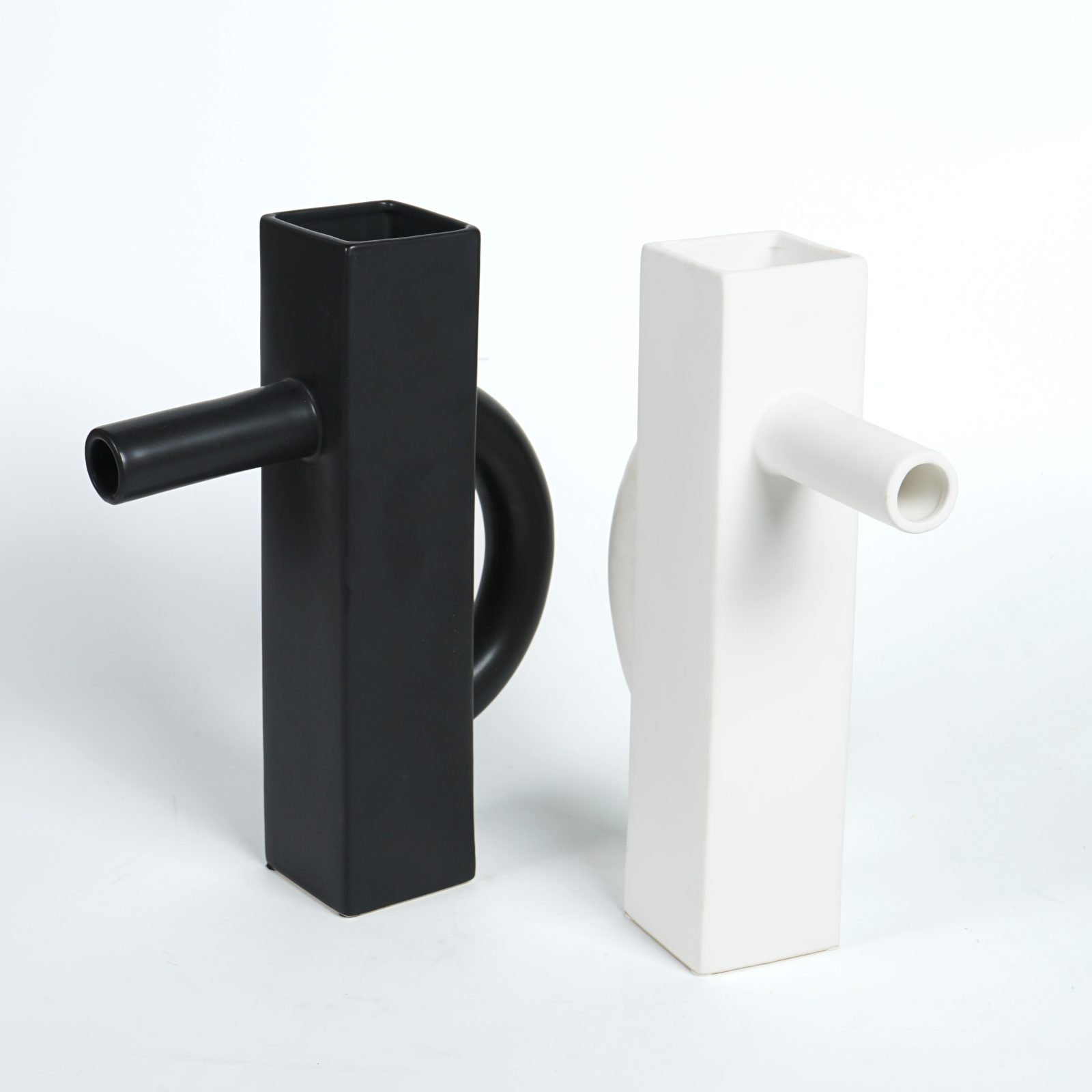 ZEIGEN-BLACK-AND-WHITE-CERAMIC-VASE-MULTIPLE-SKU-scaled-1.jpg Zeigen Set Ceramic Decoration - Image 1