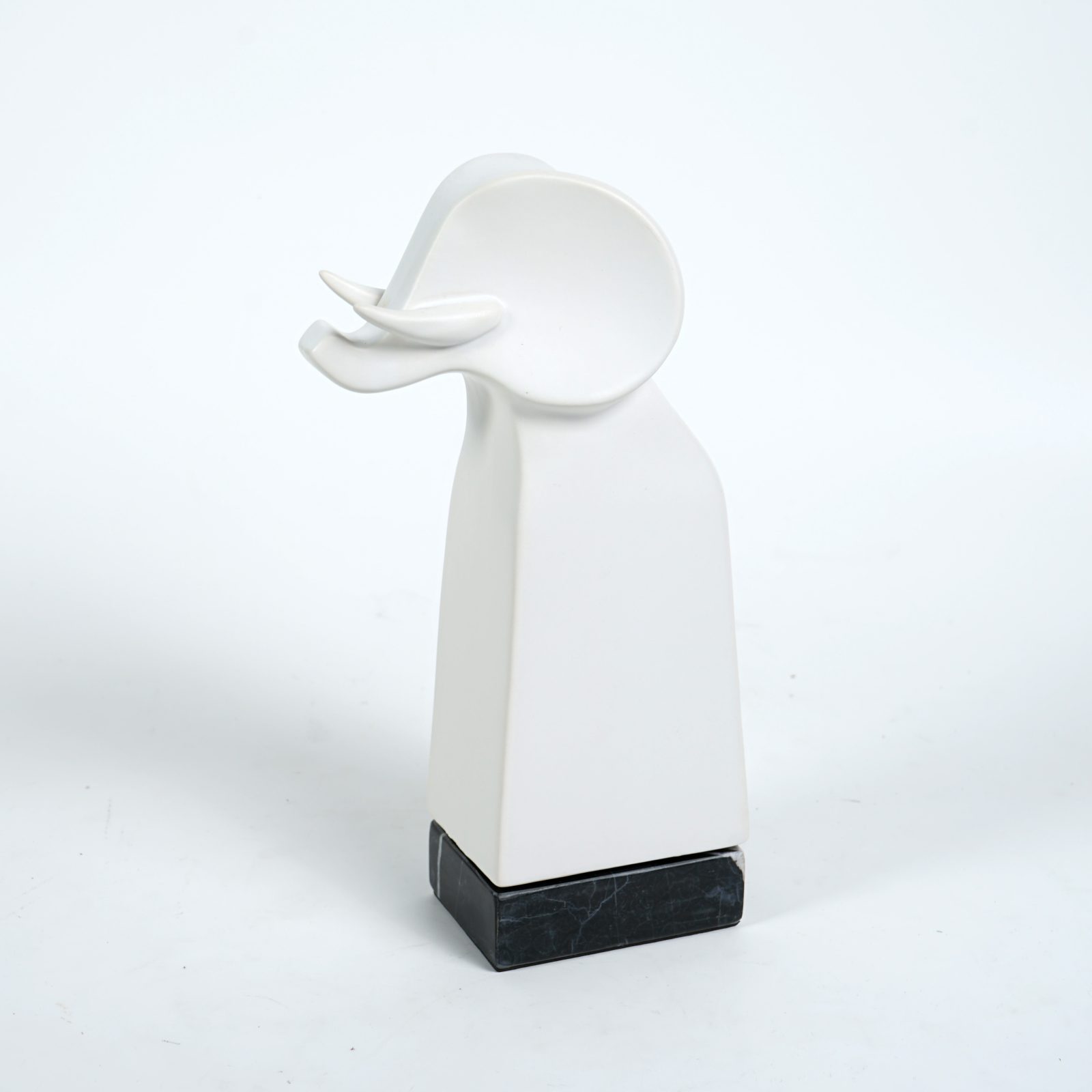 ZO-CERAMIC-STATUE-C30310W-scaled-1.jpg Zo Ceramic Animal Decoration - Image 1