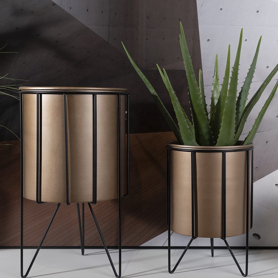 b74fd0ee-a986-4e75-b74f-ad57c1963185.jpg Kloris Pot Decoration Metal Medium - Image 1