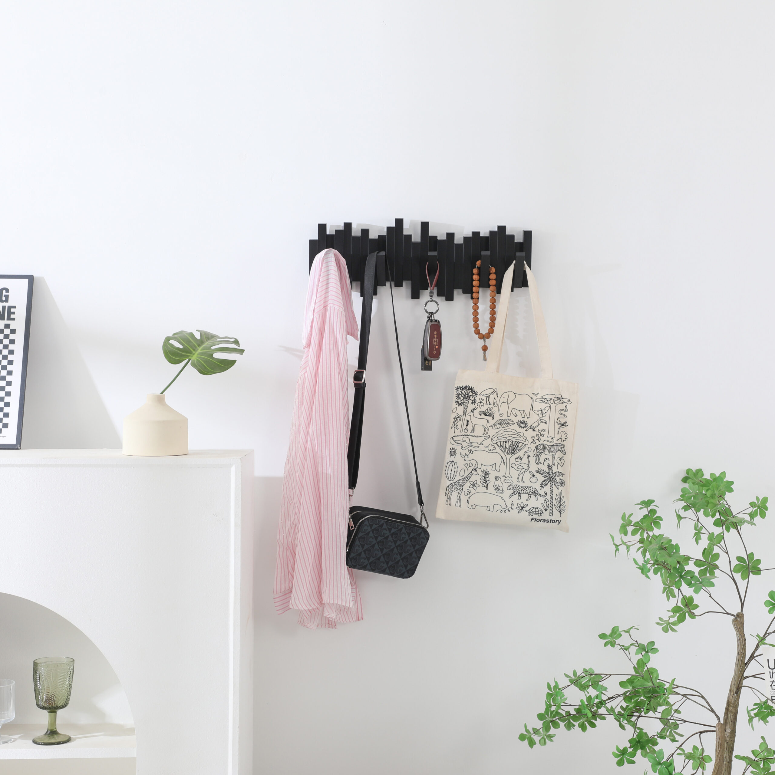 c315aada-1ea9-45c7-b5ca-3d68edb9b09a-scaled-1.jpg Loova Accessories Wall Hanger: Elegant Space-Saving Solution - Image 2