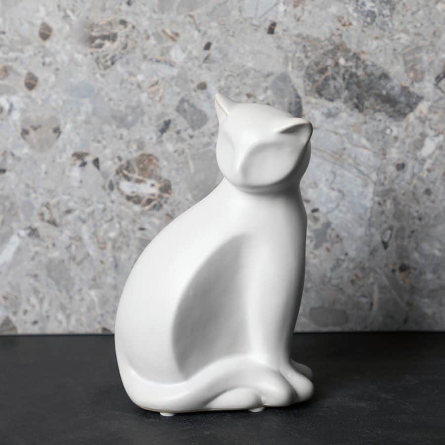 d5a66b2c-9e6c-4f8a-8c75-5aa7d8f3c561.jpg Urbanloft Home Dekorasi Meja Katze White Decoration Ceramic - Image 1