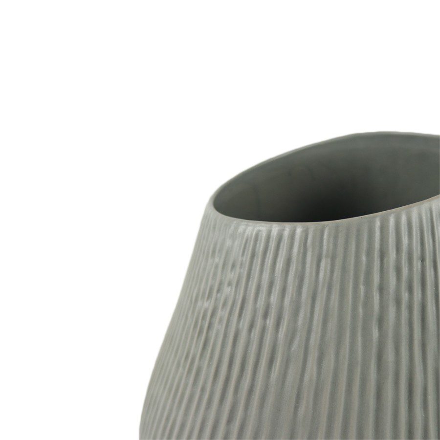 ef7ecbf6-9b0e-4ae7-a4aa-5156ffebdbac.jpg Riva Plate and Ceramic Vase - Image 3