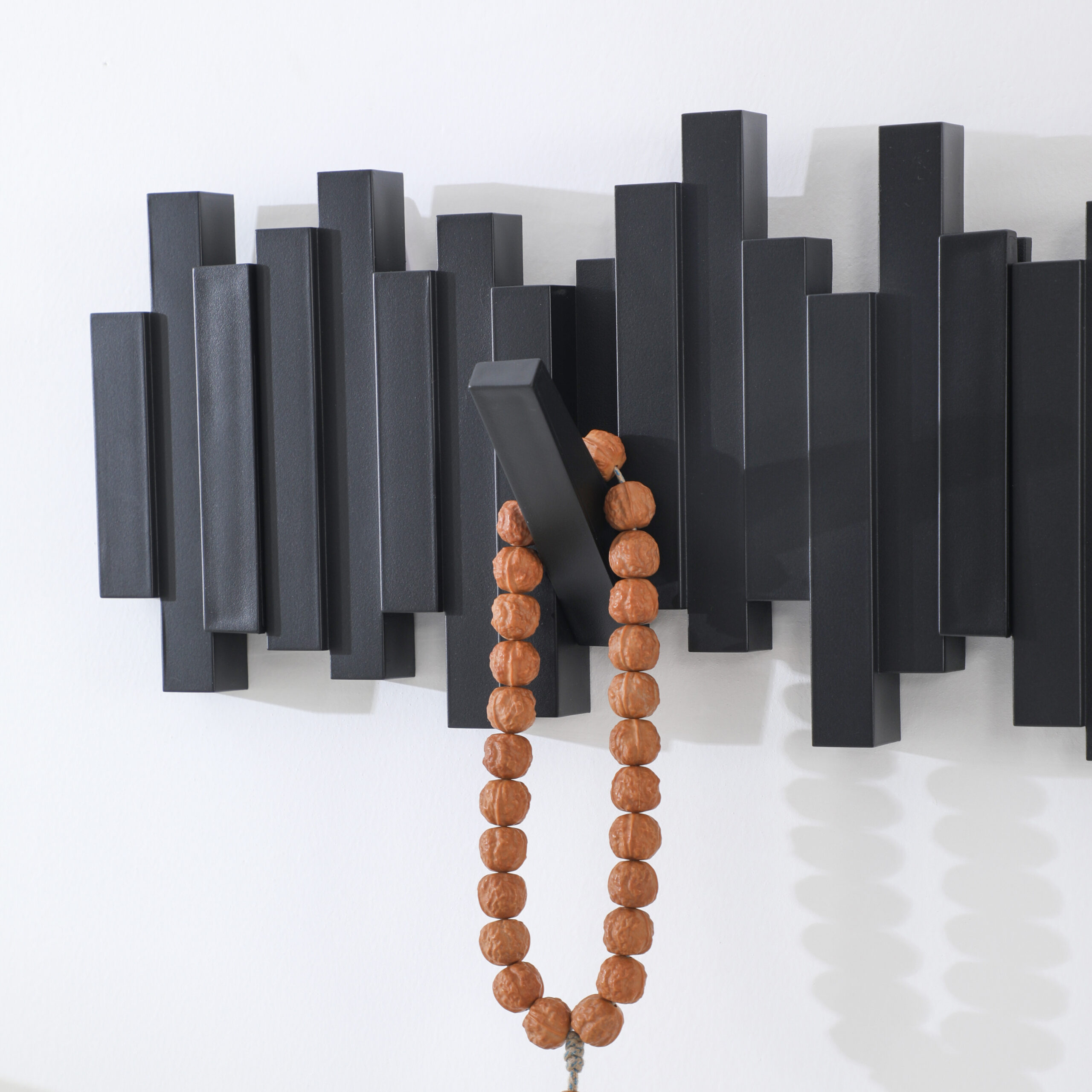 fe4c8d50-f50c-44b4-bb04-cedaabd72d37-scaled-1.jpg Loova Accessories Wall Hanger: Elegant Space-Saving Solution - Image 5