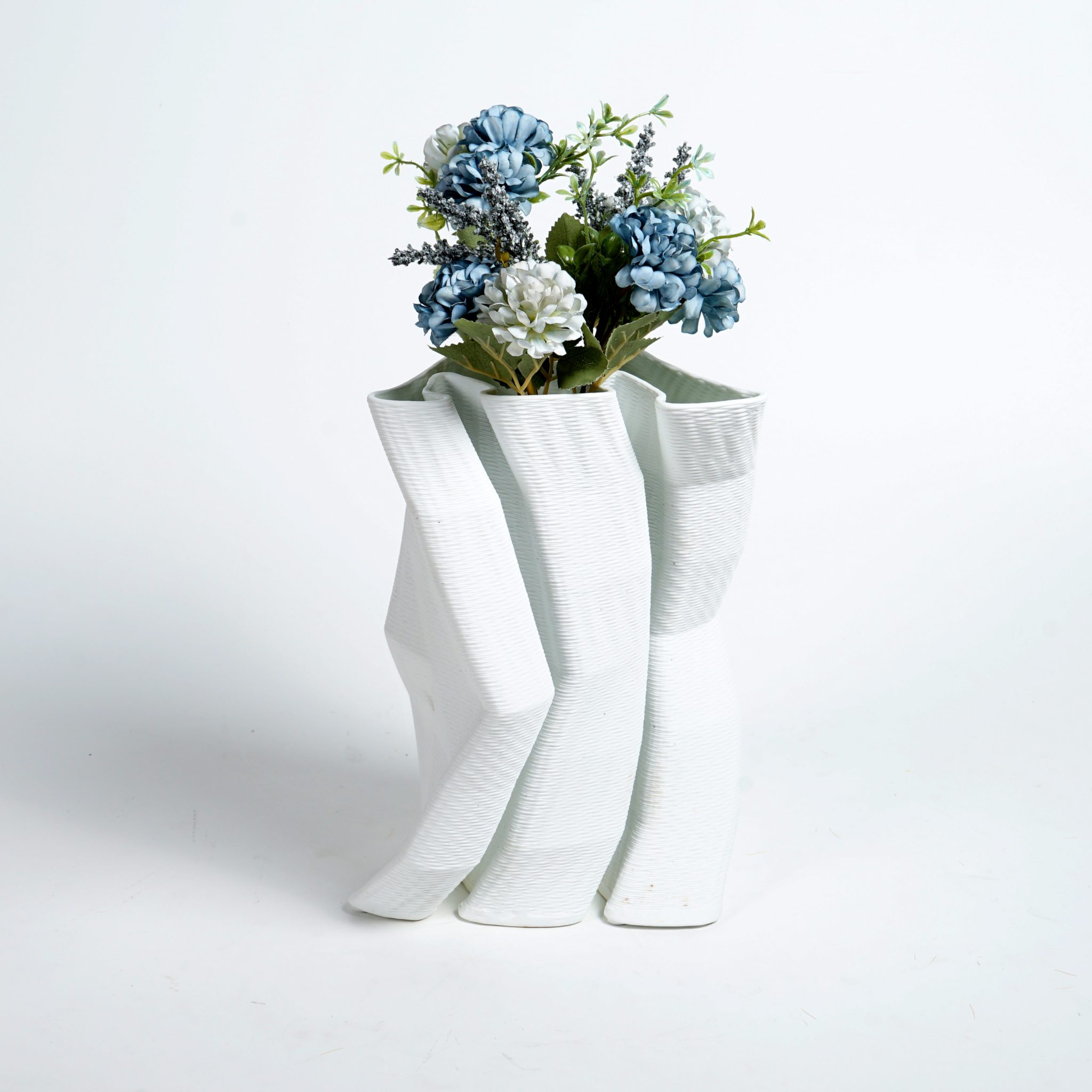 rug-1655455435455-2.jpeg-scaled-1.jpg Urbanloft Home Wickeln Ceramic Vase Decoration - Image 4