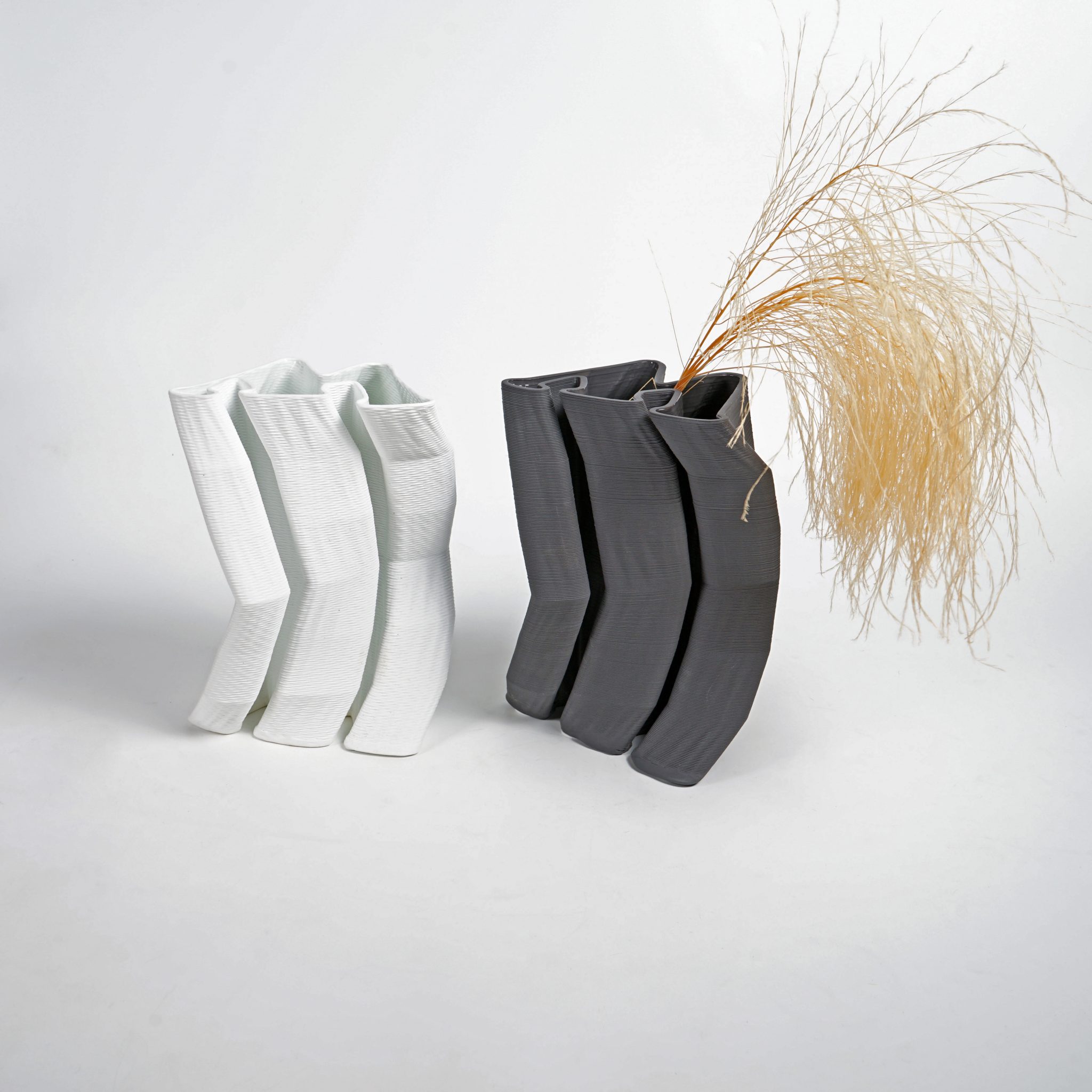 rug-1655456170913-3.jpeg-scaled-1.jpg Urbanloft Home Wickeln Ceramic Vase Decoration - Image 1