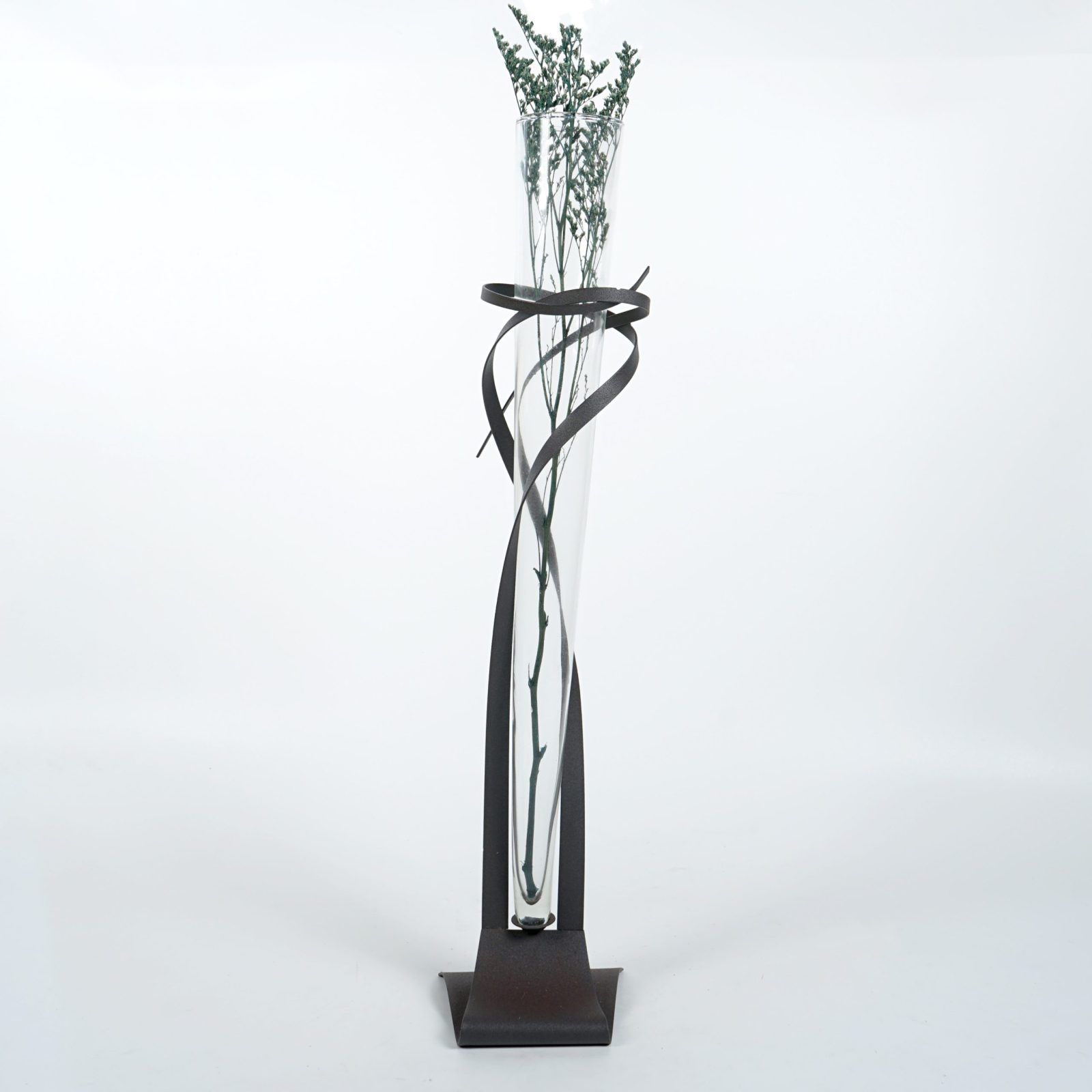 rug-1655719605172-5.jpeg-scaled-1.jpg Io Pot – Ultimate Modern Metal Planter for Timeless Elegance - Image 1