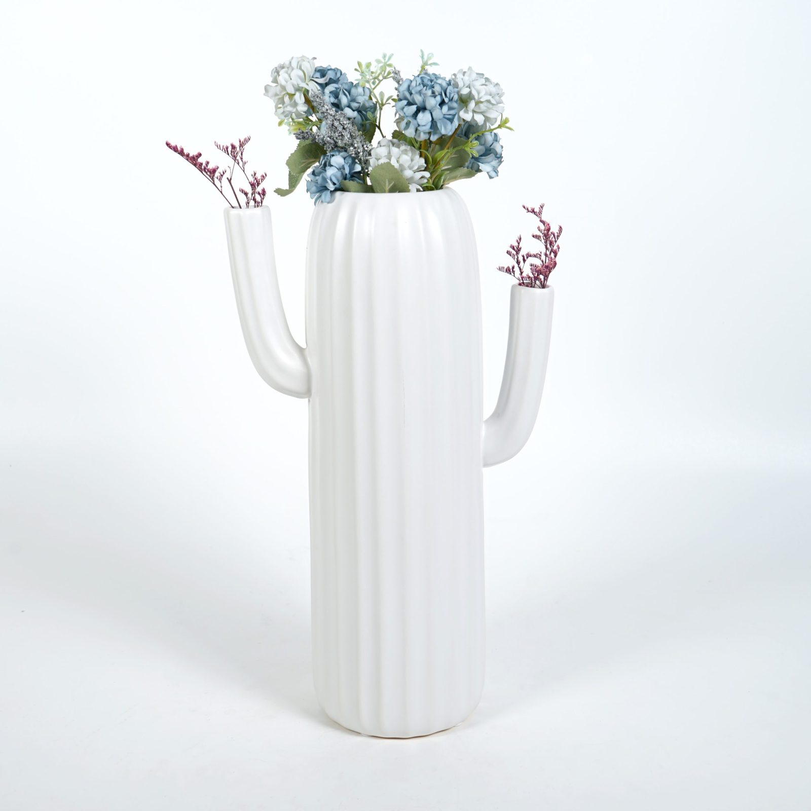 rug-1655783524027-3.jpeg-scaled-1.jpg La Terra A Ceramic Vase - Image 3