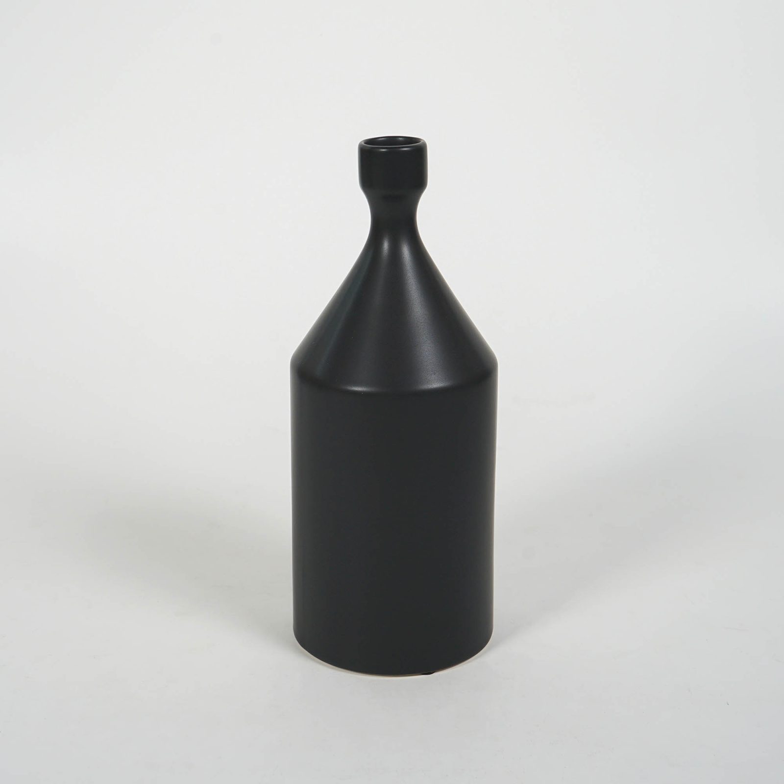 rug-1656478241893-2.jpeg-scaled-1.jpg Sauber Ceramic Vase - Image 3