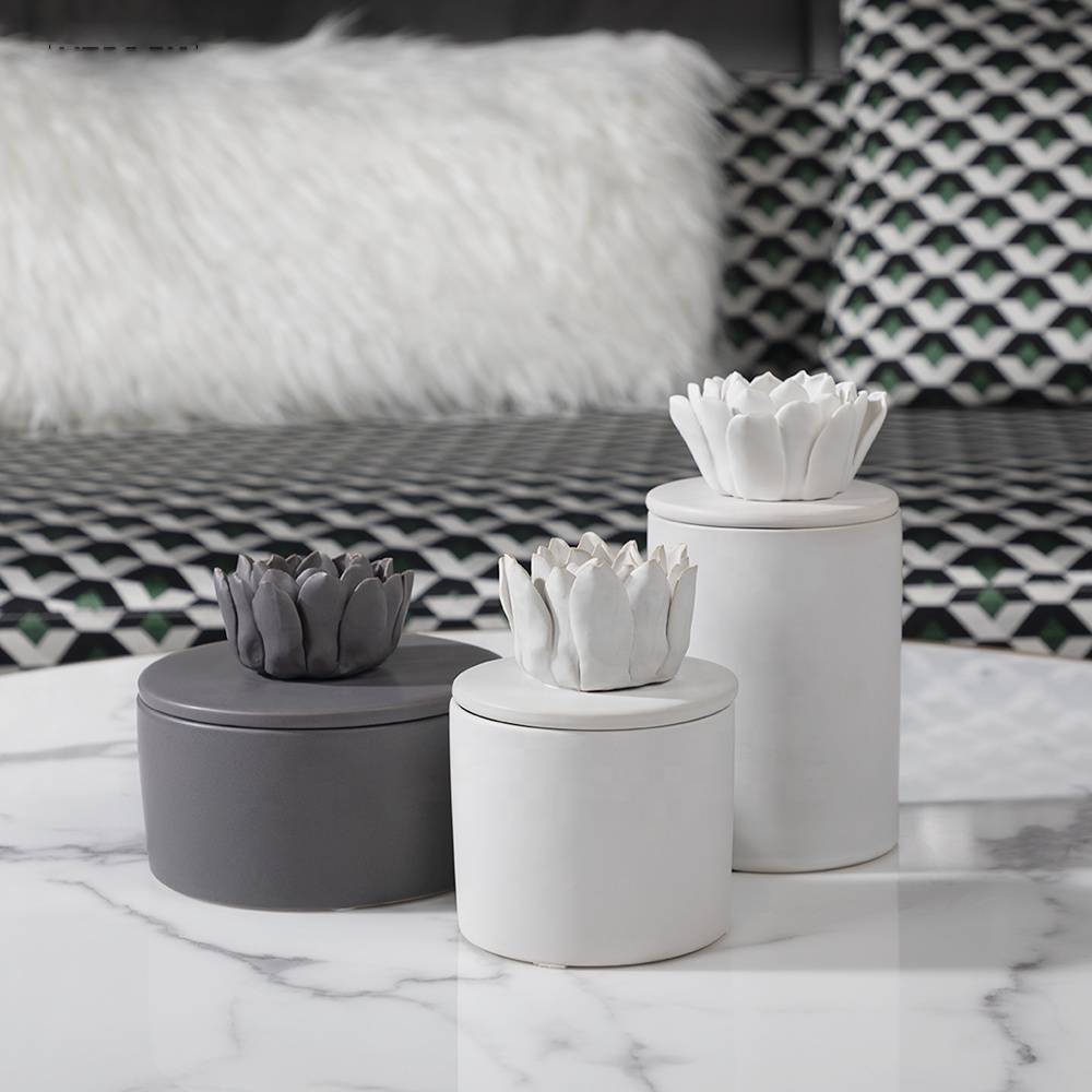 rug-1662437394360-0.jpeg.jpg Urbanloft Home Pine Ceramic Decoration - Charcoal - Image 2