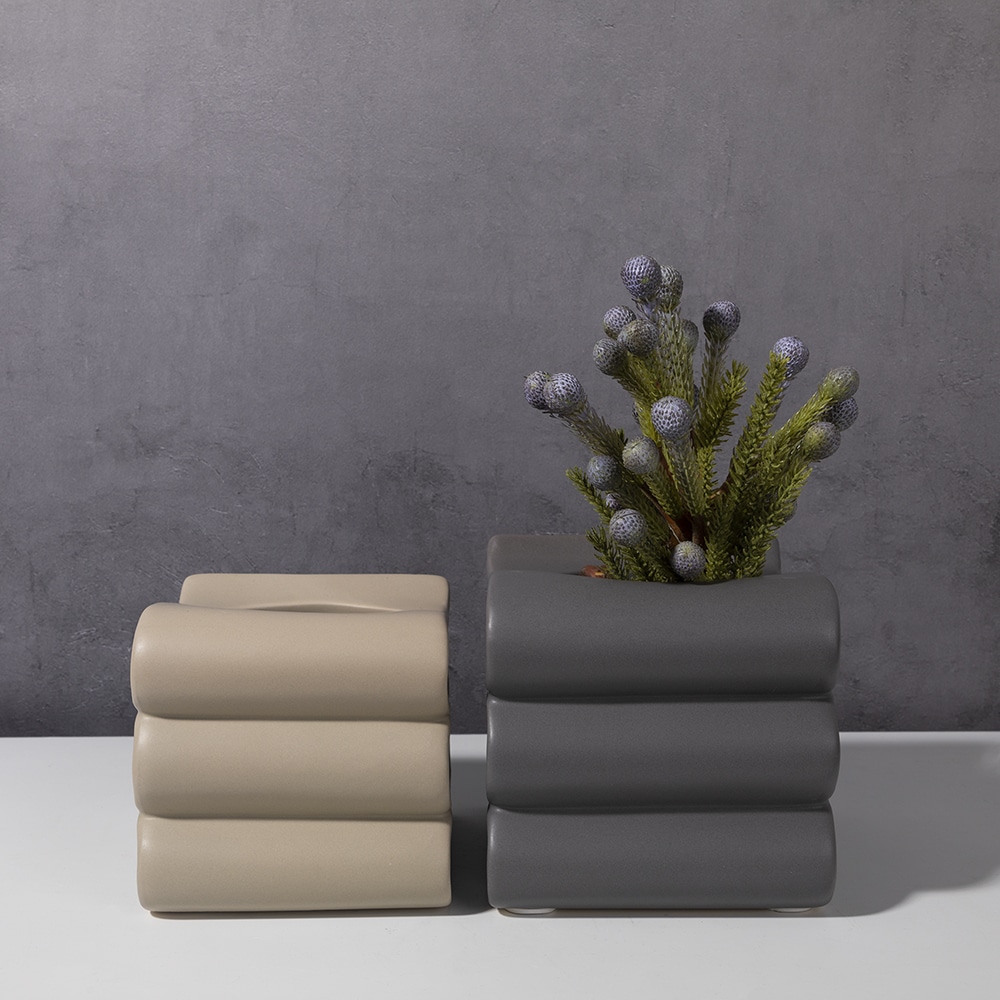 rug-1662534735788-1.jpeg.jpg Urbanloft Home Klanning Ceramic Vase Decoration - Image 3