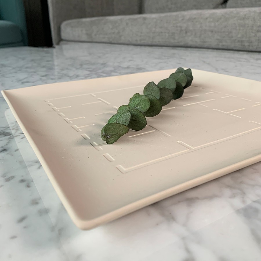 rug-1671000007566-28.jpeg.jpg Urbanloft Home Rechteck Ceramic Plate Decoration - Image 2