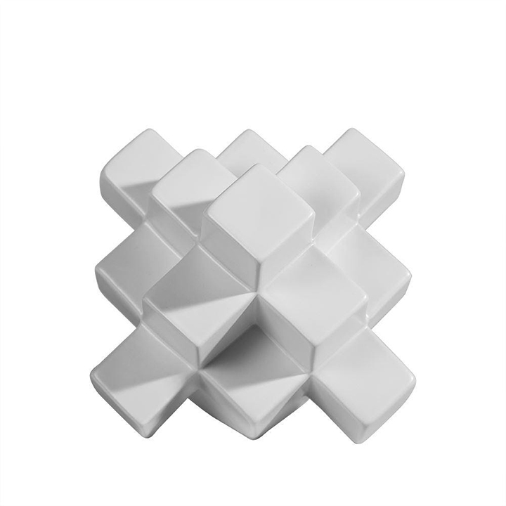 Labyrinth Patung Keramik – Gaya Kontemporer yang Berani